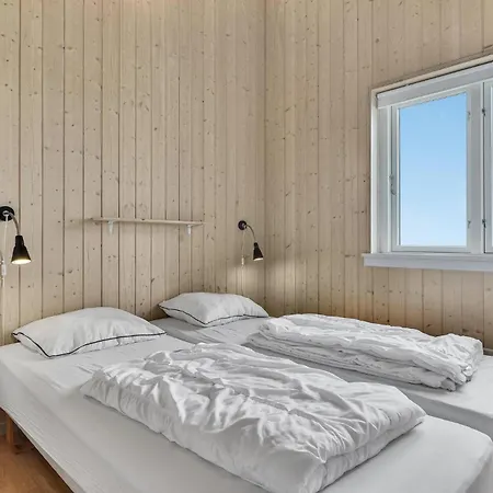 93 With Hot Tub Ferienhaus Fåborg