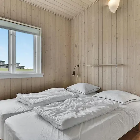 Ferienhaus 93 With Hot Tub Fåborg